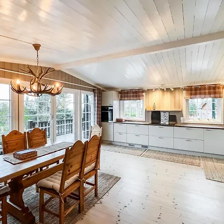Beautiful In With Kitchen Feriehus